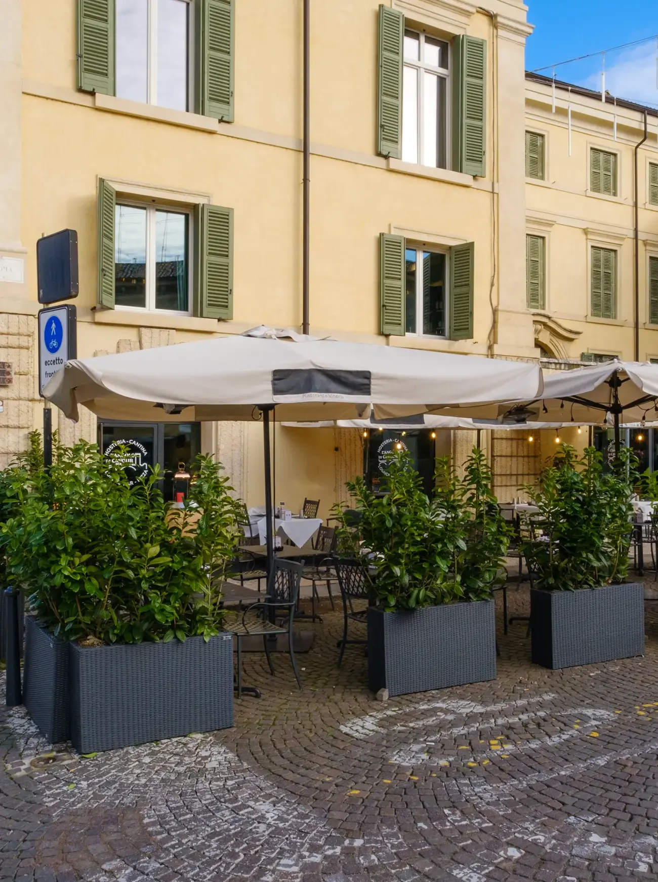 L'Angolo di Cavour – Esterno ristorante vicino Castelvecchio Verona