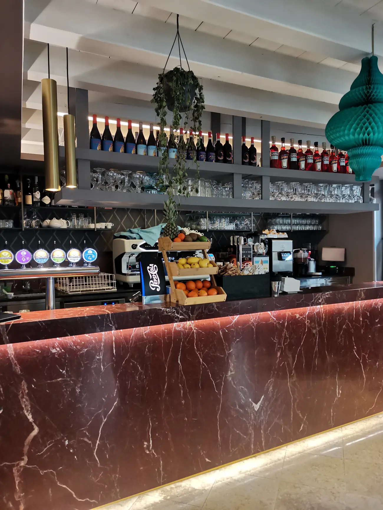 Banco Bar in Marmo Rosso